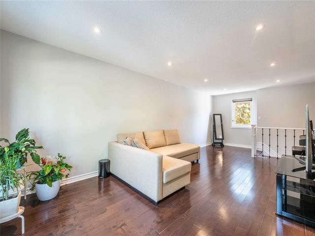 MAIN - 202 Renforth Dr, House detached with 3 bedrooms, 2 bathrooms and 2 parking in Etobicoke ON | Image 13