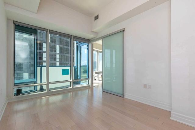 909 - 8 The Espl, Condo with 1 bedrooms, 2 bathrooms and 0 parking in Toronto ON | Image 5