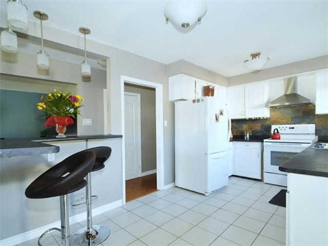 885 Vicki Dr, House detached with 3 bedrooms, 2 bathrooms and 2 parking in Pickering ON | Image 8