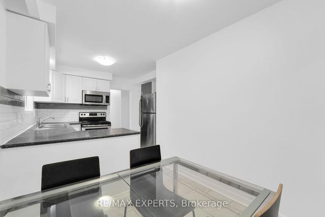 MAIN - 32 24 Th St, House detached with 4 bedrooms, 1 bathrooms and 2 parking in Etobicoke ON | Image 3