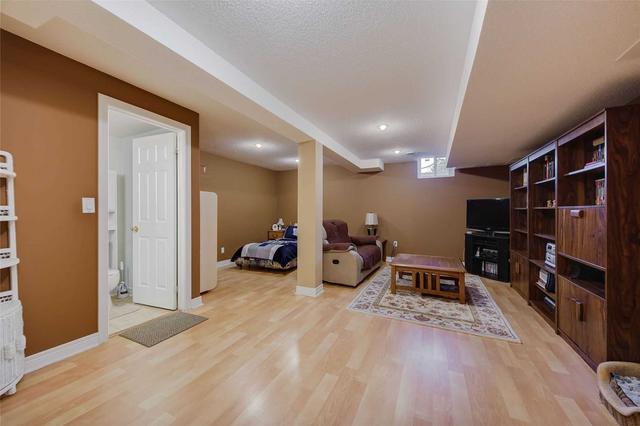 9 Lake Cres, House attached with 3 bedrooms, 4 bathrooms and 2 parking in Barrie ON | Image 25