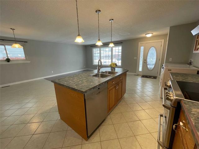 MAIN - 1444 Oneida Crt, House detached with 3 bedrooms, 1 bathrooms and 2 parking in Oshawa ON | Image 2