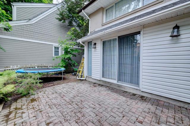 MAIN - 168 Douglas Ave, House detached with 2 bedrooms, 1 bathrooms and 2 parking in Oakville ON | Image 11