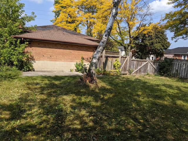 MAIN - 343 Patricia Ave, House detached with 3 bedrooms, 1 bathrooms and 3 parking in North York ON | Image 9
