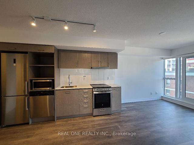 511 - 219 Dundas St E, Condo with 2 bedrooms, 1 bathrooms and 0 parking in Toronto ON | Image 4