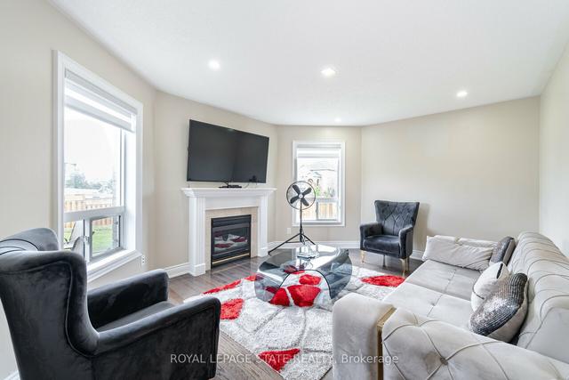 237 Solway Ave, House semidetached with 4 bedrooms, 3 bathrooms and 6 parking in Vaughan ON | Image 5