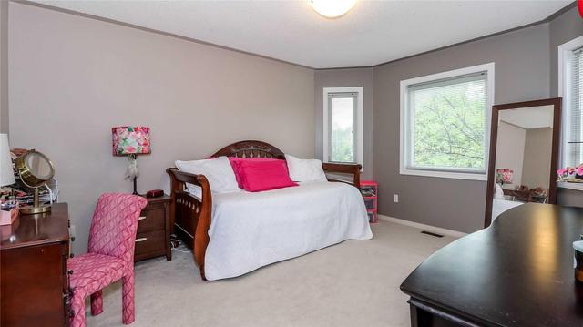 90 Brown St, House detached with 4 bedrooms, 3 bathrooms and 2 parking in Barrie ON | Image 15