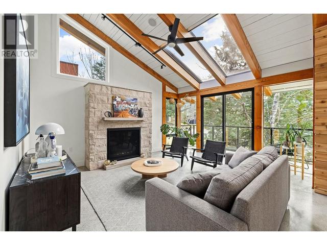40215 Kintyre Dr, House detached with 4 bedrooms, 5 bathrooms and 2 parking in Squamish BC | Image 17