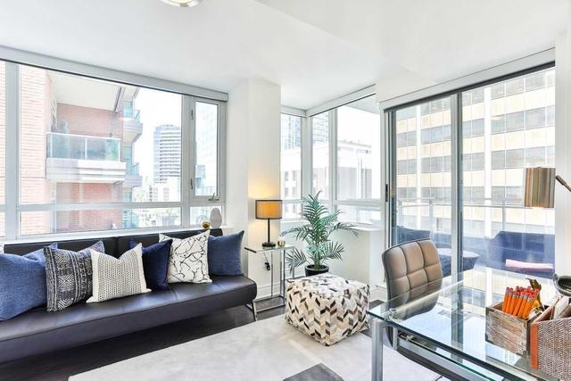 909 - 80 Cumberland St, Condo with 3 bedrooms, 3 bathrooms and 1 parking in Toronto ON | Image 15