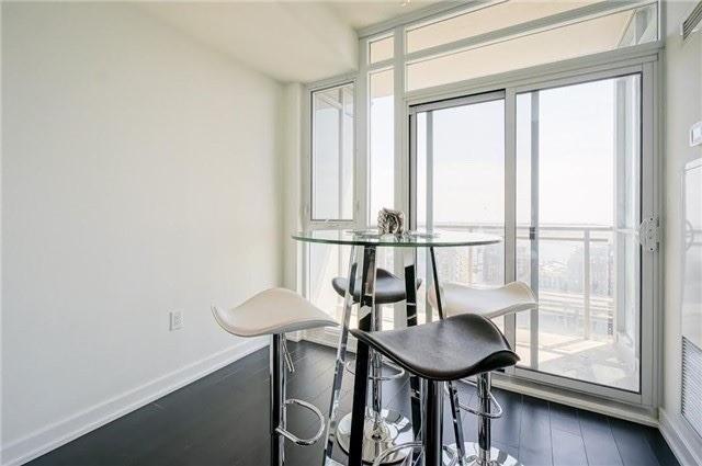 PH2009 - 10 Capreol Crt, Condo with 3 bedrooms, 3 bathrooms and 1 parking in Toronto ON | Image 5