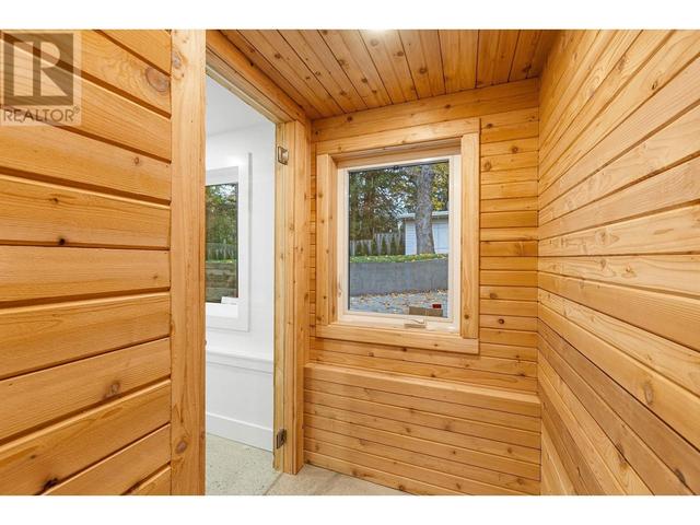 40215 Kintyre Dr, House detached with 4 bedrooms, 5 bathrooms and 2 parking in Squamish BC | Image 28