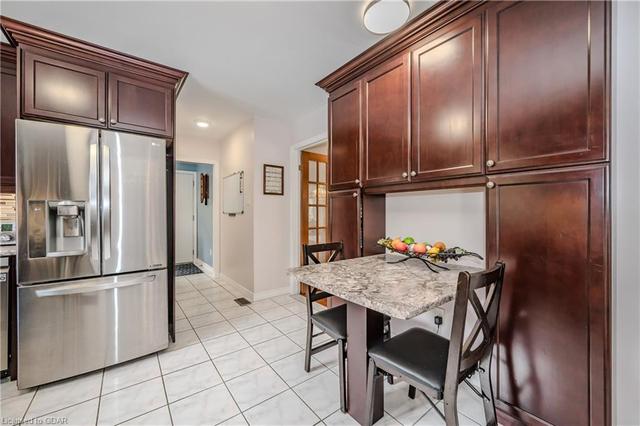 9 Hunters Lane, House detached with 6 bedrooms, 3 bathrooms and 6 parking in Guelph ON | Image 3