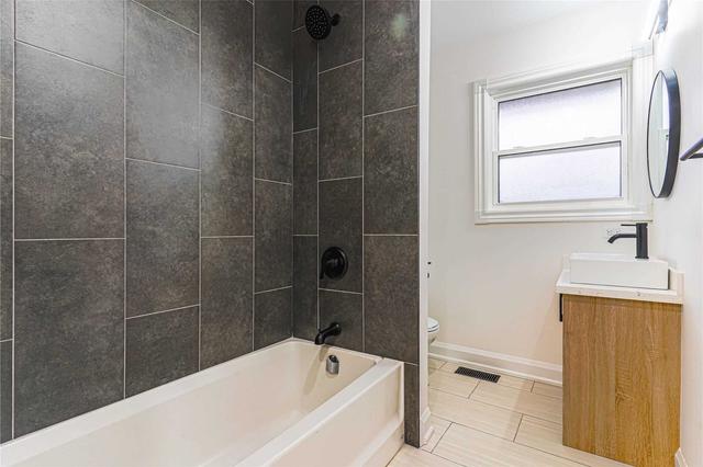 MAIN - 152 Rosehill Blvd, House detached with 3 bedrooms, 1 bathrooms and 2 parking in Oshawa ON | Image 3