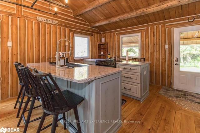 337 Deer Run Rd, House detached with 2 bedrooms, 1 bathrooms and 21 parking in Magnetawan ON | Image 4