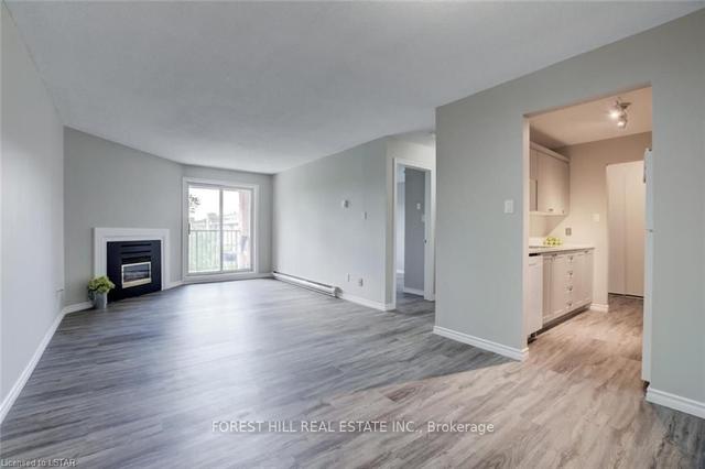 301 - 2230 Trafalgar St, Condo with 3 bedrooms, 2 bathrooms and 1 parking in London ON | Image 2