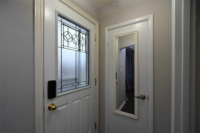 256 E 34 Th St, House detached with 3 bedrooms, 1 bathrooms and 3 parking in Hamilton ON | Image 2