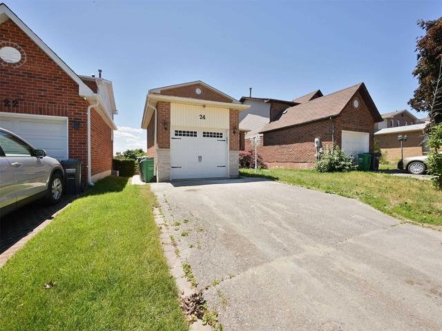 MAIN - 24 Rawling Cres, House detached with 3 bedrooms, 2 bathrooms and 3 parking in Brampton ON | Image 12