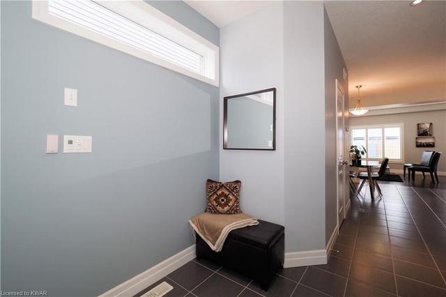 909 Eden Oak Crt, House detached with 3 bedrooms, 2 bathrooms and 4 parking in Kitchener ON | Image 7