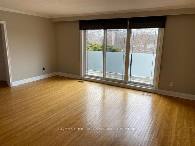 MAIN - 17 42 Nd St, House detached with 2 bedrooms, 1 bathrooms and 2 parking in Etobicoke ON | Image 11