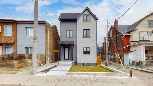 MAIN - 165 Manning Ave, House detached with 2 bedrooms, 1 bathrooms and 0 parking in Toronto ON | Image 1