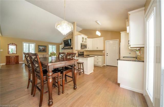 8850 Timberwood Trail, House detached with 3 bedrooms, 3 bathrooms and 10 parking in Grand Bend ON | Image 14