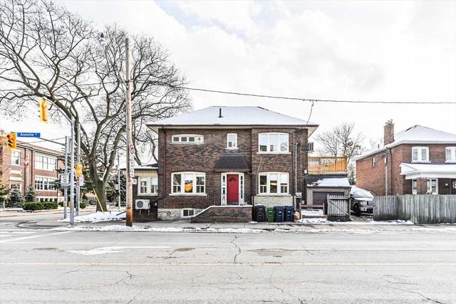 MAIN - 395 Annette St, House detached with 1 bedrooms, 1 bathrooms and 0 parking in Toronto ON | Image 1