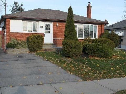 MAIN - 413 Mountainview Dr, House detached with 3 bedrooms, 1 bathrooms and 2 parking in Milton ON | Image 1