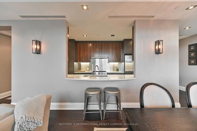 704 - 77 Charles St W, Condo with 2 bedrooms, 2 bathrooms and 2 parking in Toronto ON | Image 5