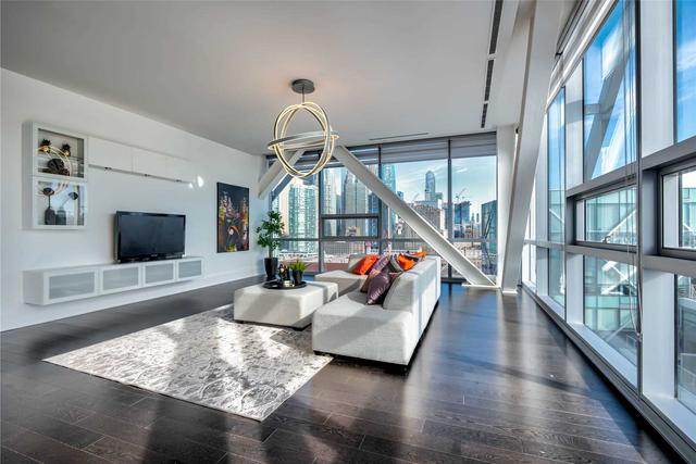 PH-1404 - 29 Queens Quay E, Condo with 4 bedrooms, 4 bathrooms and 2 parking in Toronto ON | Image 2