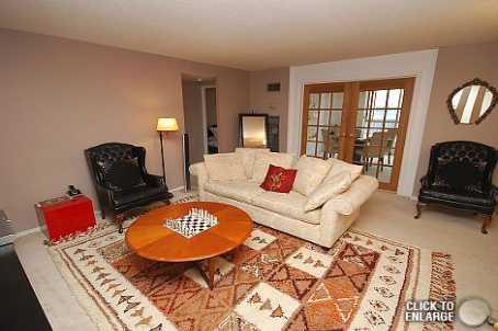 PH21 - 633 Bay St, Condo with 1 bedrooms, 1 bathrooms and 2 parking in Toronto ON | Image 2
