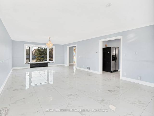 MAIN - 4235 Tomken Rd, House detached with 4 bedrooms, 3 bathrooms and 3 parking in Mississauga ON | Image 37