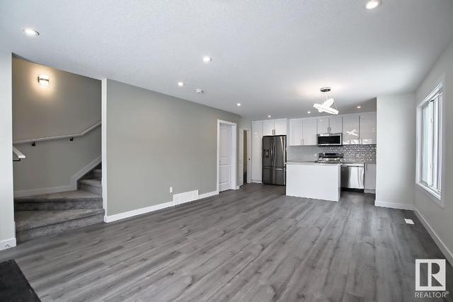 2 - 10927 80 Ave Nw, House semidetached with 3 bedrooms, 3 bathrooms and null parking in Edmonton AB | Image 8