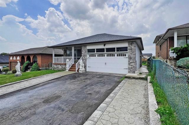 MAIN - 140 Honeywood Rd, House detached with 3 bedrooms, 2 bathrooms and 2 parking in North York ON | Image 1