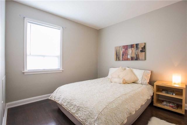 90 N Carson St, House detached with 3 bedrooms, 2 bathrooms and 3 parking in Etobicoke ON | Image 6