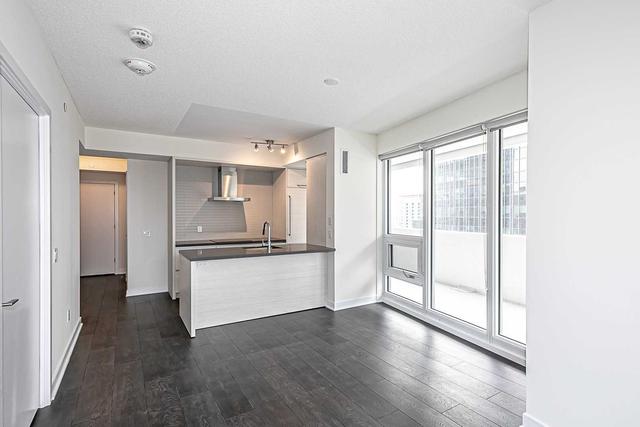 909 - 2221 Yonge St, Condo with 2 bedrooms, 2 bathrooms and 1 parking in Toronto ON | Image 5