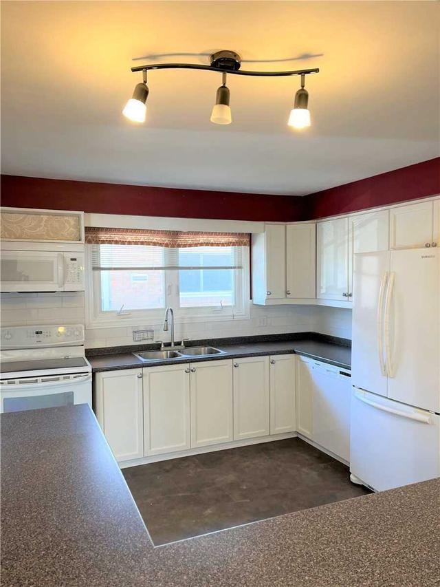 MAIN - 158 Overlea Dr, House semidetached with 3 bedrooms, 1 bathrooms and 2 parking in Kitchener ON | Image 19