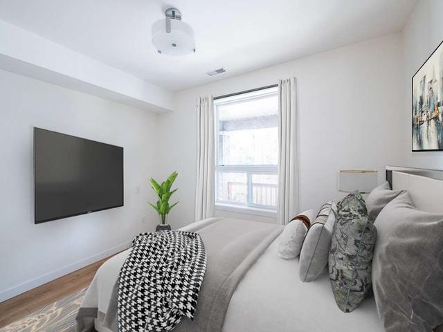 MAIN - 113 Woodbine Ave, House detached with 3 bedrooms, 1 bathrooms and 0 parking in Toronto ON | Image 2