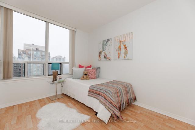 2218 - 7 Bishop Ave, Condo with 2 bedrooms, 2 bathrooms and 1 parking in Toronto ON | Image 4