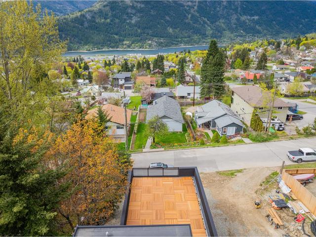 B - 616 Richards St, House detached with 3 bedrooms, 3 bathrooms and 2 parking in Nelson BC | Image 8