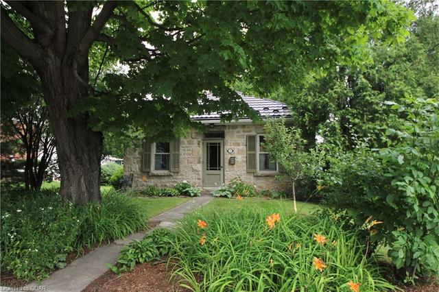 122 Essex St, House detached with 2 bedrooms, 1 bathrooms and 2 parking in Guelph ON | Image 1