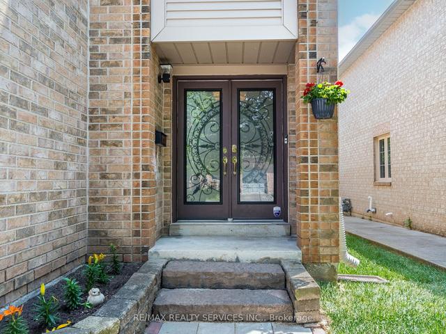 65 Gilgorm Rd, Townhouse with 3 bedrooms, 3 bathrooms and 2 parking in Brampton ON | Image 35