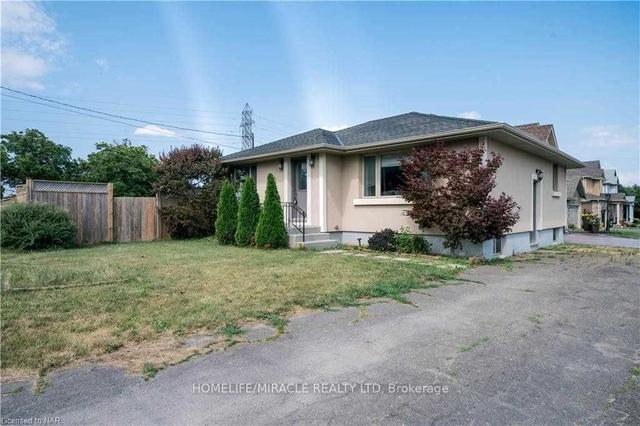 MAIN - 2256 Stanley Ave, House detached with 3 bedrooms, 1 bathrooms and 3 parking in Niagara Falls ON | Image 12