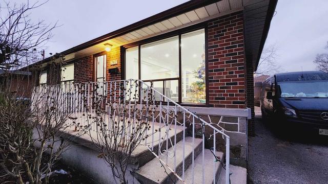 MAIN - 1747 Coram Cres, House detached with 3 bedrooms, 1 bathrooms and 6 parking in Mississauga ON | Image 5