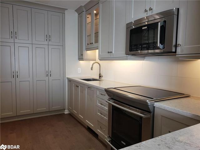PH-1503 - 181 Collier St, House attached with 2 bedrooms, 2 bathrooms and 2 parking in Barrie ON | Image 3