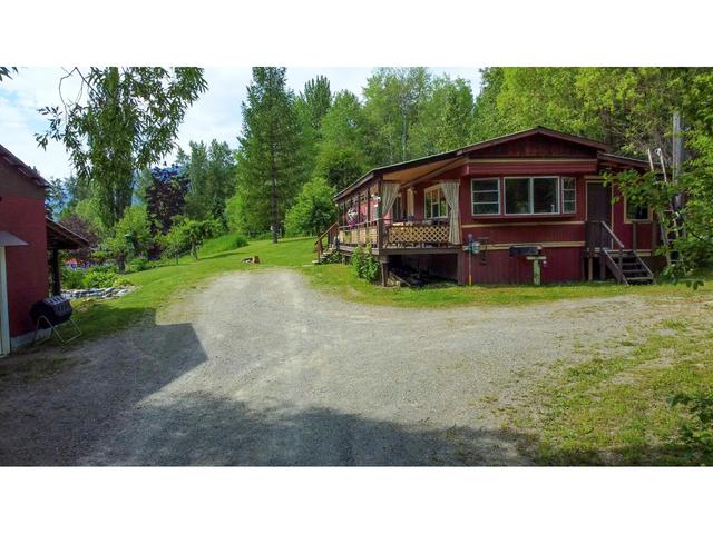 3002 Anderson Rd, House detached with 3 bedrooms, 2 bathrooms and null parking in Fernie BC | Image 2