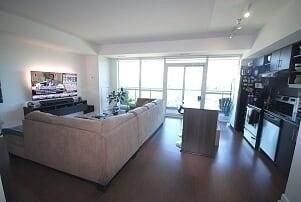 803 - 35 Brian Peck Cres, Condo with 1 bedrooms, 1 bathrooms and 1 parking in East York ON | Image 3