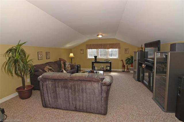 8842 Timberwood Trail, House detached with 4 bedrooms, 3 bathrooms and 12 parking in Grand Bend ON | Image 14