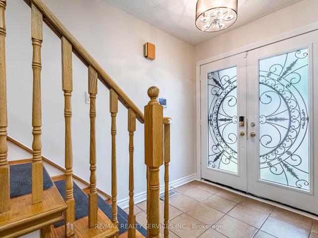 65 Gilgorm Rd, Townhouse with 3 bedrooms, 3 bathrooms and 2 parking in Brampton ON | Image 9