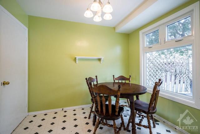 885 Greenbriar Ave, Townhouse with 3 bedrooms, 1 bathrooms and 2 parking in Ottawa ON | Image 9