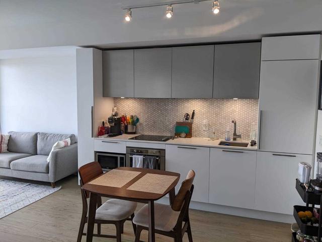 PH17 - 85 Wood St, Condo with 2 bedrooms, 1 bathrooms and 0 parking in Toronto ON | Image 2